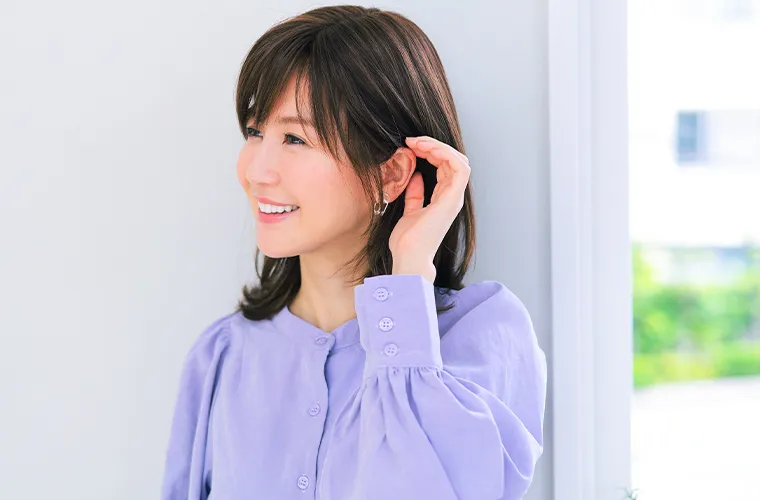 医療用ウィッグをテープで固定する