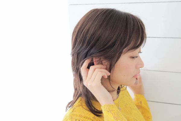 医療用両面テープは医療用ウィッグのどこに貼るの?