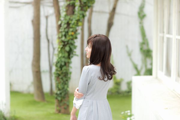 自然な髪質に近いのはやはりある程度の価格の高い人工毛ウィッグ