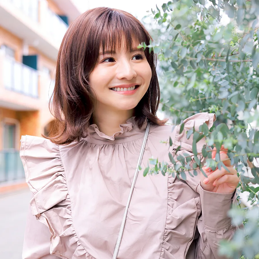 医療用ウィッグ ミュールミディ サイドにふくらみを宿した丸みシルエットが横顔をやさしく彩ります