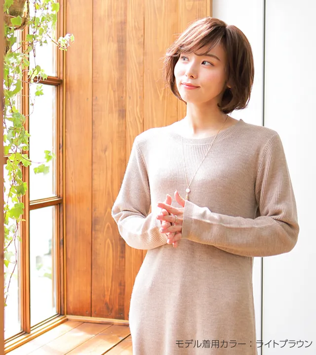 医療用ウィッグ「ディアーズボブ」着用全身。自然な質感のライトブラウンカラーで柔らかい印象に